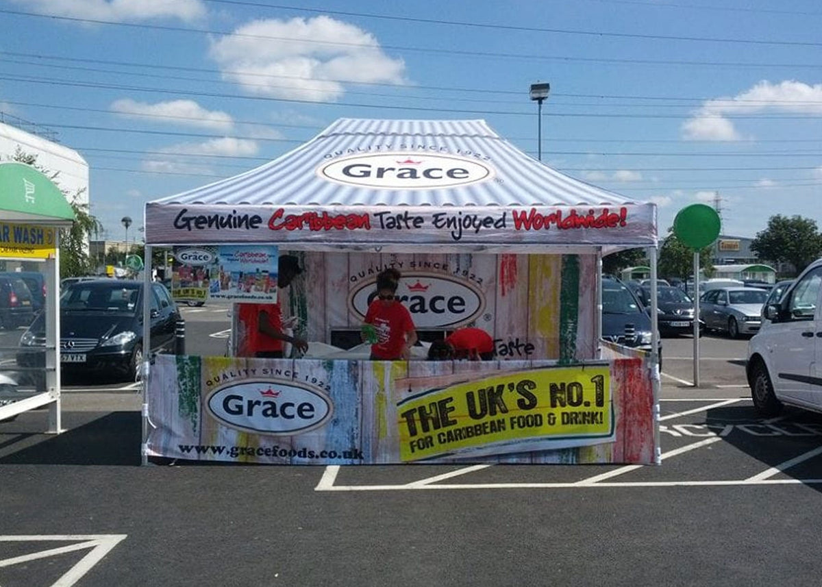Mobile catering stand using custom printed branding to attract customers