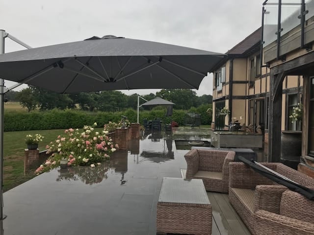 Amalfi 3.5M Cantilever Parasol